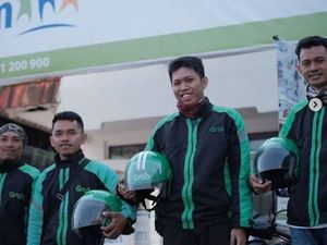 Ngeeeng! Komunitas Ojol Laskar Pelangi Rajin Amal Antar Anak Yatim