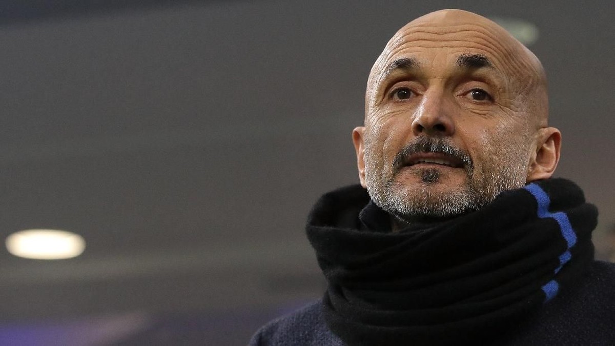 Luciano Spalletti masih akan melatih Inter Milan pada musim depan (Foto: Emilio Andreoli/Getty Images)