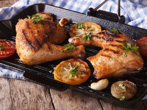 Tak Ada Panggangan? Bikin Saja Ayam Panggang hingga Sate Sapi Pakai Wajan Tak Ada Panggangan? Bikin Saja Ayam Panggang hingga Sate Sapi Pakai Wajan
