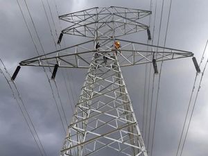 Proyek Jaringan Listrik 118 Km di Makassar Mulai Beroperasi Proyek Jaringan Listrik 118 Km di Makassar Mulai Beroperasi