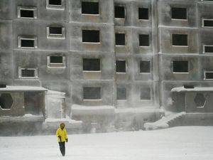 Kota Penuh Polusi, Matahari pun Enggan Terbit