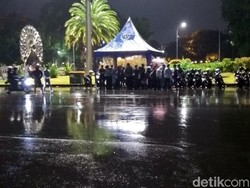 Maaf, Akses Jalan Menuju Balai Kota Jakarta Ditutup!