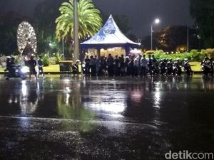 Maaf, Akses Jalan Menuju Balai Kota Jakarta Ditutup! Maaf, Akses Jalan Menuju Balai Kota Jakarta Ditutup!