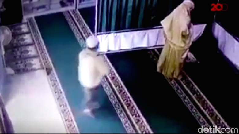 Pengakuan Pemukul Perempuan Salat: Entah Iblis Apa yang Rasuki Saya Pengakuan Pemukul Perempuan Salat: Entah Iblis Apa yang Rasuki Saya