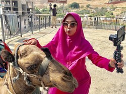 Capai 9 Juta Pengikut, Ria Ricis Dilamar Hotman Paris dengan Cincin Berlian