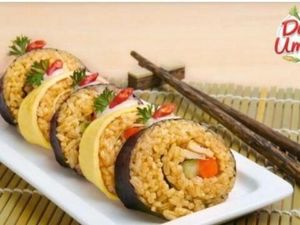 Kuliner Jepang dan Indonesia Berpadu dalam Nasi Goreng Sushi