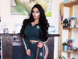 Wanita Ini Ingin Terus Besarkan Payudaranya Meski Kulit Sudah Hampir Robek