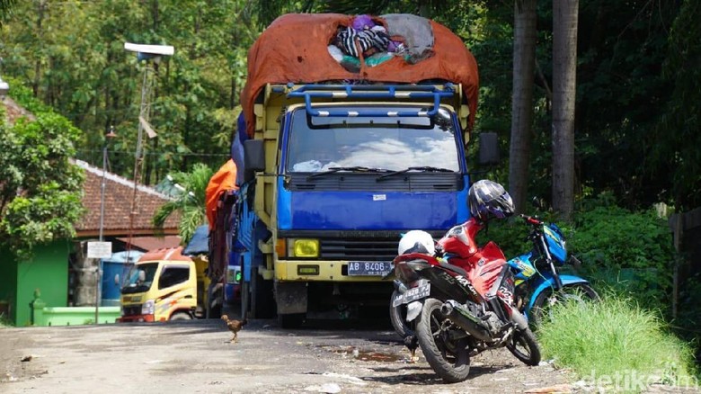 Dijanjikan Perbaikan Jalan ke TPST Piyungan, Aksi Blokir Disetop Dijanjikan Perbaikan Jalan ke TPST Piyungan, Aksi Blokir Disetop