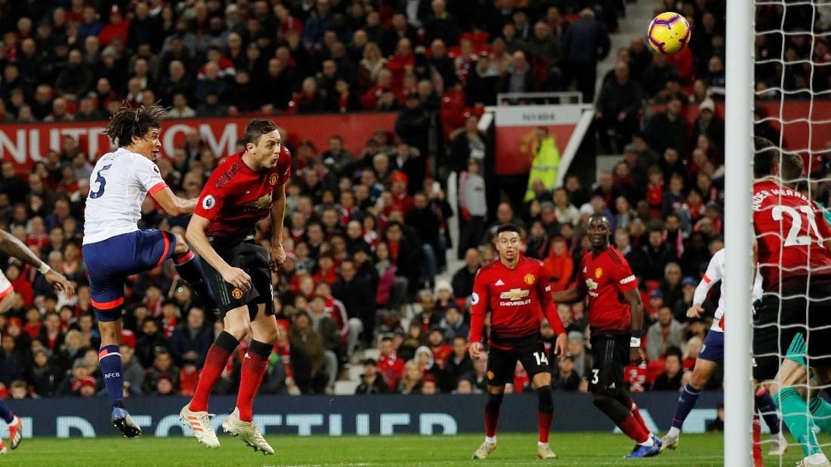 MU kebobolan melulu di musim ini. (Foto: Phil Noble/Reuters)