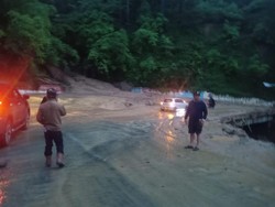 Usai Tertutup Longsor, Jalan Pematangsiantar-Parapat Dibuka Lagi