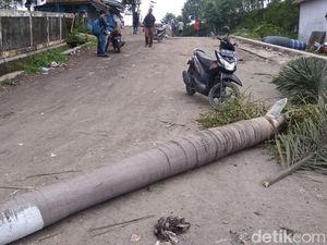 Tak Kunjung Diperbaiki, Warga Blokir Jalan ke TPST Piyungan Tak Kunjung Diperbaiki, Warga Blokir Jalan ke TPST Piyungan