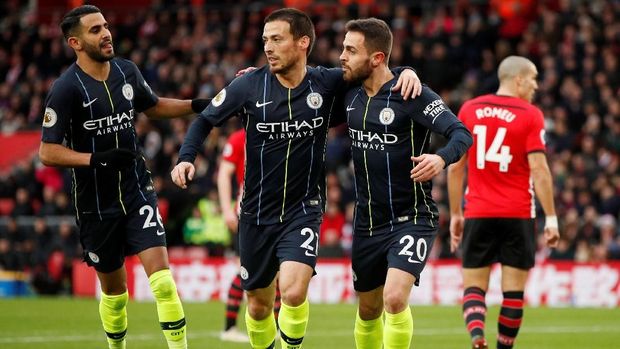 Riyad Mahrez meraih gelar Liga Inggris bersama Manchester City musim lalu.