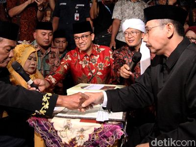 Duet Anies dan Aa Gym Jadi Saksi Nikah Massal Pemprov DKI