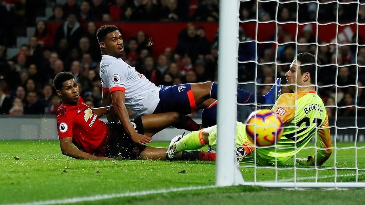 Marcus Rashford mencetak gol saat MU vs Bournemouth. (Foto: Reuters)