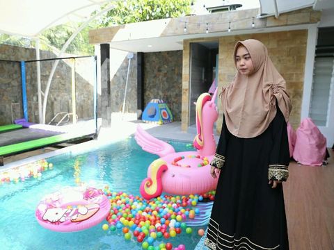 5 Kontroversi Ria Ricis, Buang Squishy ke Kloset Hingga Diamuk Tetangga