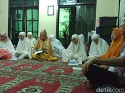 Sambut Pergantian Tahun, Para PSK Tretes Diajak Istigasah