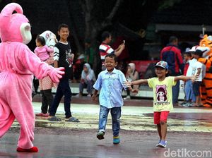 Libur Akhir Tahun, TMII Ramai Dikunjungi Warga