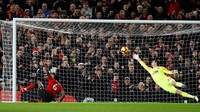 Permainan menyerang MU menghasilkan gol cepat yang dibuat Paul Pogba di menit lima. Pogba mencetak gol memanksimalkan umpan yang dilepaskan Marcus Rashford dari sisi kanan. Reuters/Phil Noble.