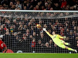 Permainan menyerang MU menghasilkan gol cepat yang dibuat Paul Pogba di menit lima. Pogba mencetak gol memanksimalkan umpan yang dilepaskan Marcus Rashford dari sisi kanan. Reuters/Phil Noble.
