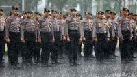 Apel Pengamanan Malam Tahun Baru di Bawah Guyuran Hujan