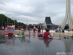 Wisatawan Mulai Padati TMII Jelang Malam Tahun Baru