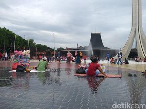 Foto: TMII Mulai Ramai Jelang Malam Tahun Baru Foto: TMII Mulai Ramai Jelang Malam Tahun Baru