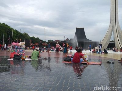 Foto: TMII Mulai Ramai Jelang Malam Tahun Baru