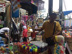 Masih Buka Saat PSBB, Toko Mainan di Pasar Asemka Ditertibkan Satpol PP DKI