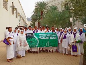 Grab Berangkatkan Driver Umrah dan Liburan Gratis