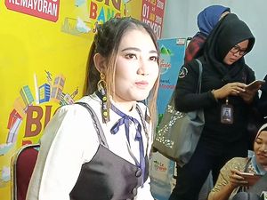 Duh! Via Vallen Dapat Teror Nikah dari Pria Tak Dikenal Duh! Via Vallen Dapat Teror Nikah dari Pria Tak Dikenal