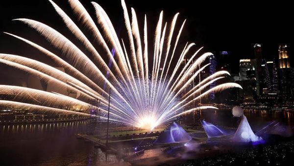 Pesta Kembang Api di Marina Bay Keren Banget
