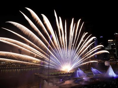 Pesta Kembang Api di Marina Bay Keren Banget