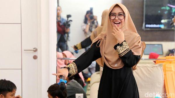 Wajah Bahagia Ria Ricis saat Syukuran Rumah Barunya