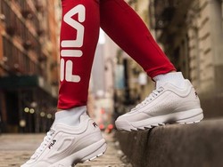 Cara Simpel Hilangkan Kerutan di Sneakers Putih Agar Terlihat Seperti Baru