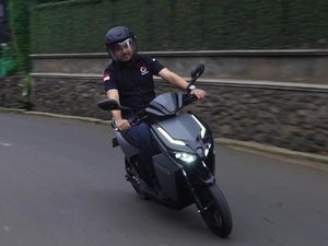 Gesits Siap Bertarung dengan Motor 125 cc Gesits Siap Bertarung dengan Motor 125 cc