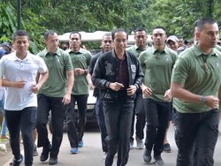 Awali 2019, Jokowi Jogging dan Sapa Warga di Kebun Raya Bogor