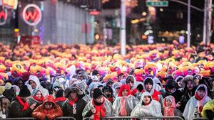 Foto: Warga Padati Times Square New York di Malam Tahun Baru 2019