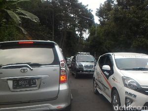 Libur Tahun Baru, Jalur Puncak Kajen Pekalongan Macet Libur Tahun Baru, Jalur Puncak Kajen Pekalongan Macet