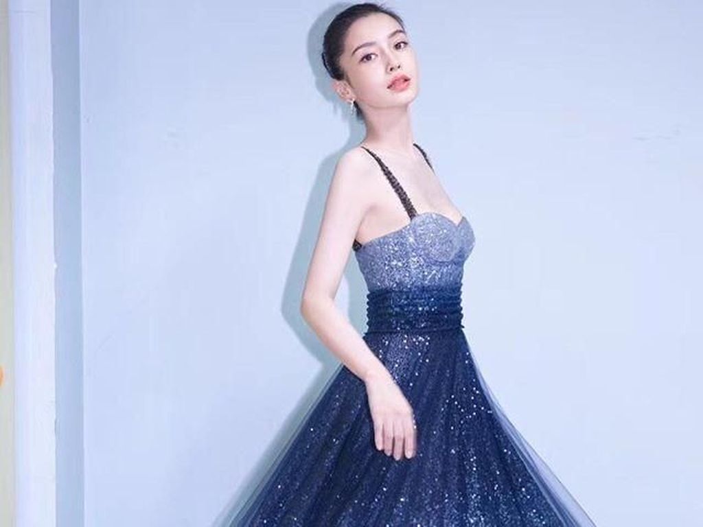 Angelababy Dihujat Usai Kepergok Merokok di Semak-semak Angelababy Dihujat Usai Kepergok Merokok di Semak-semak