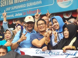Saat Sandiaga Beri Motivasi Emak-emak Pelaku UMKM di Surabaya