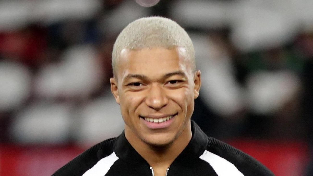 Kylian Mbappe tak lagi mengidolai Ronaldo? (Marko Djurica/REUTERS)