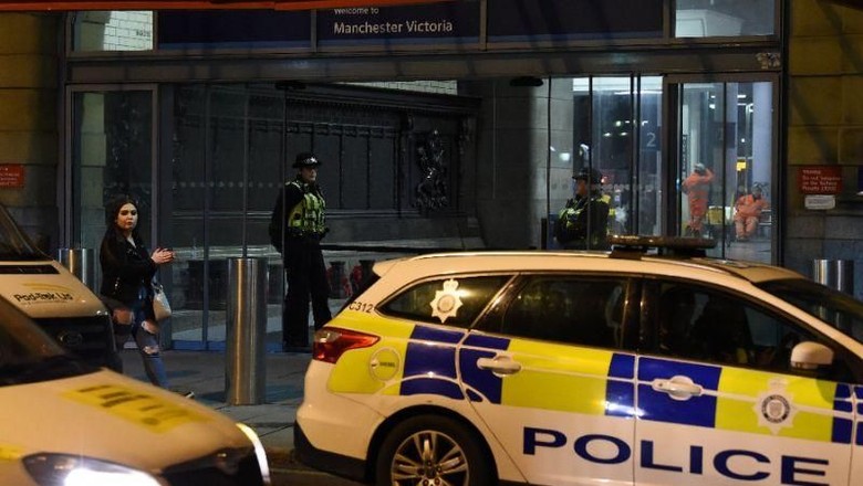 Polisi Selidiki Motif Pria Berpisau Teror Warga di Manchester Polisi Selidiki Motif Pria Berpisau Teror Warga di Manchester
