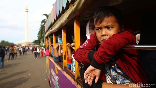 Hingga Sore Hari Monas Masih Ramai Pengunjung