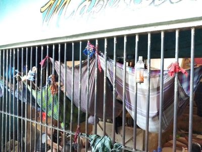 Penampakan Penghuni Rutan di Riau Tidur Bak Kelelawar