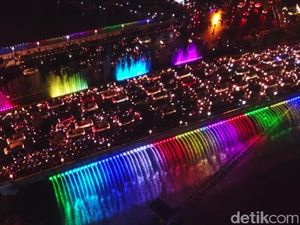 Meriah Pergantian Tahun di Jembatan Air Mancur Menari Semarang