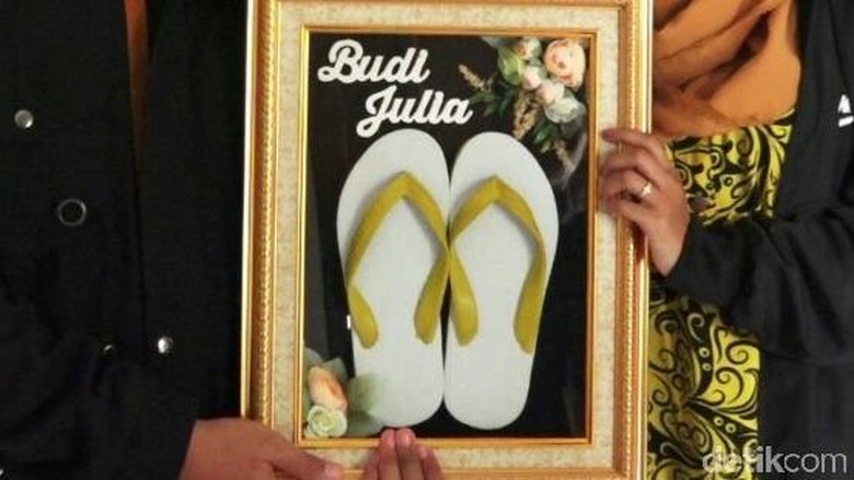 Saat Sandal Jepit Jadi Mahar Pernikahan di Kebumen
