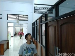 Terungkap! Siapa Orang yang Copot Plang Nama Bupati Ciamis