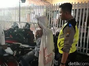 Polisi Tilang dan Lucuti 2 Pocong yang Tahun Baruan di Surabaya