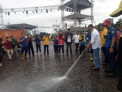 Anies Cek Pembersihan Monas Usai Perayaan Tahun Baru