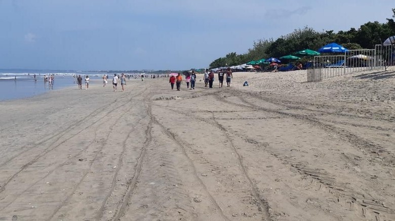 Cling! Pantai Kuta Kembali Bersih dari Sampah Tahun Baru